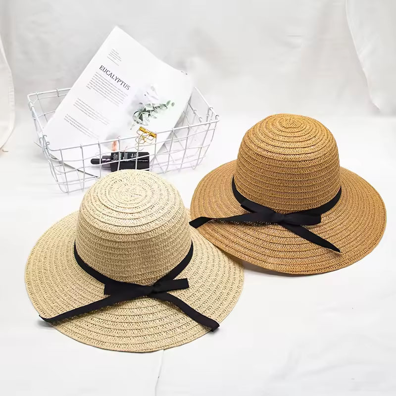 Quali sono alcuni materiali comuni utilizzati per realizzare cappelli di paglia?