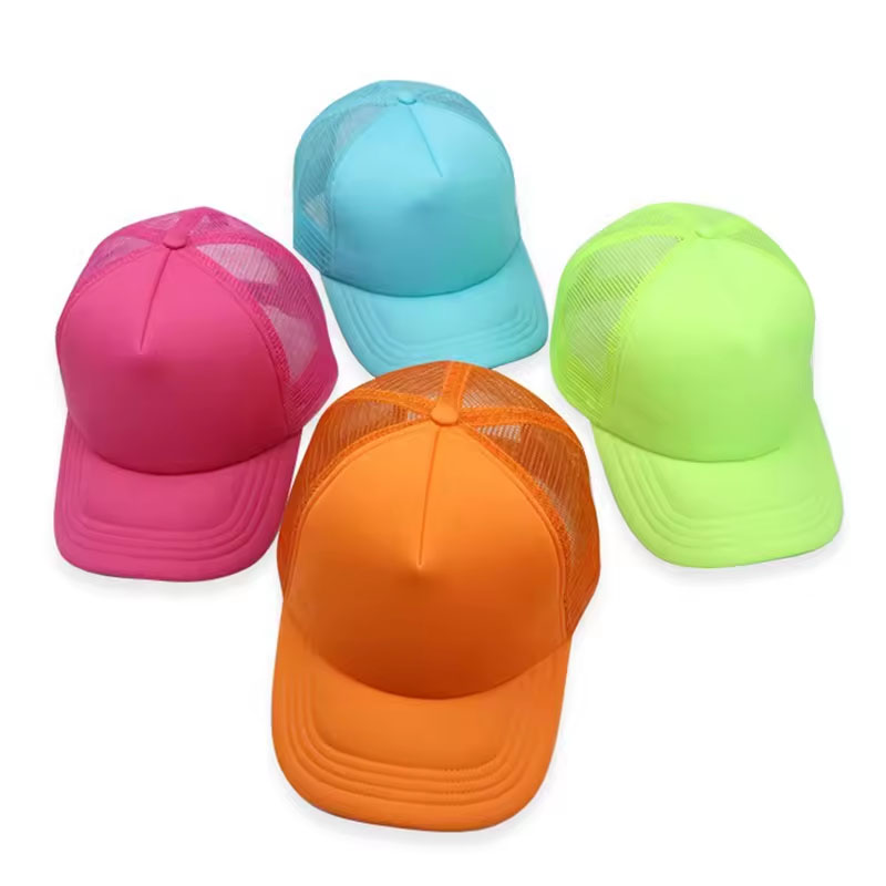 Capo di camionista a maglie di colore solido